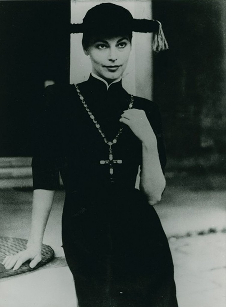 Ava-Gardner-indossa-l’abito-“Pretino”-Ava-Gardner-wearing-the-dress-Sorelle-Fontana-1955.-FotoPierluigi-Praturlon.-@Archivio-Storico-Fondazione-Micol-Fontana-Roma