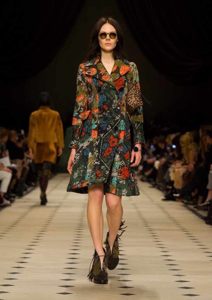 Burberry-Womenswear-Fall-Winter-2015-2016-Collection-4
