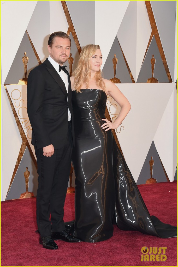 HOLLYWOOD, CA - FEBRUARY 28: Actors Leonardo DiCaprio (L) and Kate Winslet attend the 88th Annual Academy Awards at Hollywood & Highland Center on February 28, 2016 in Hollywood, California. (Photo by Jason Merritt/Getty Images)
